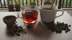 Herbata czy kawa – co lepiej pić rano?